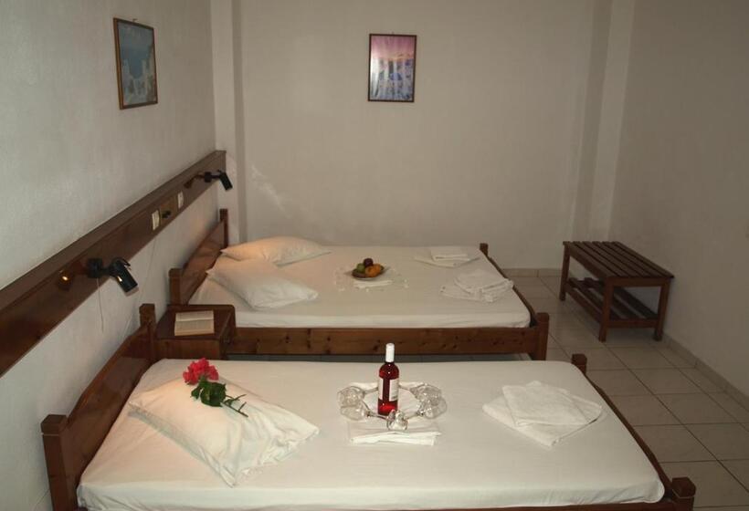 هتل Levante Beach