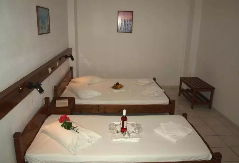 هتل Levante Beach