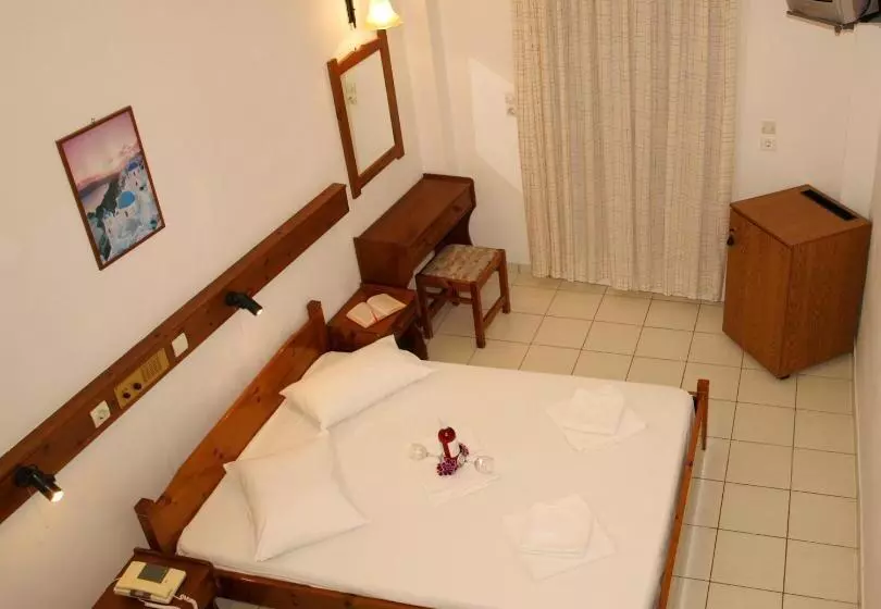 هتل Levante Beach