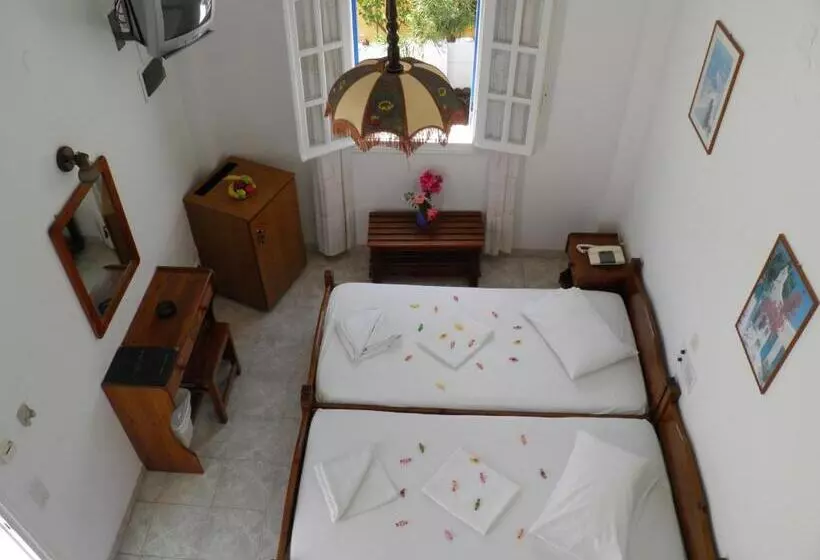 هتل Levante Beach