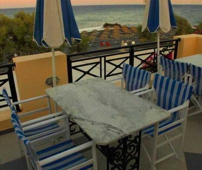 هتل Levante Beach