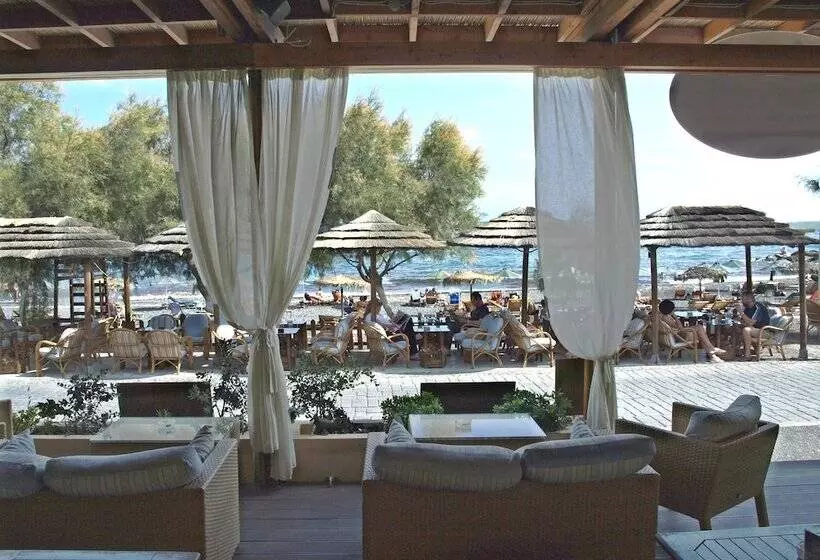 هتل Levante Beach