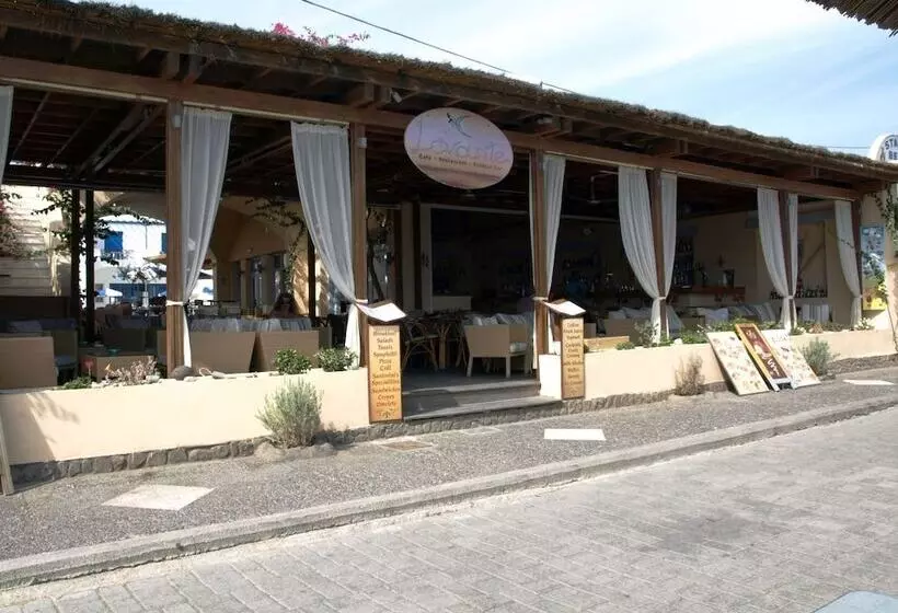 هتل Levante Beach