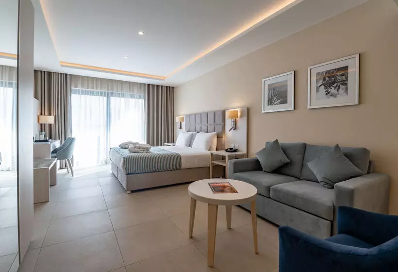 Maritim Antonine Hotel & Spa