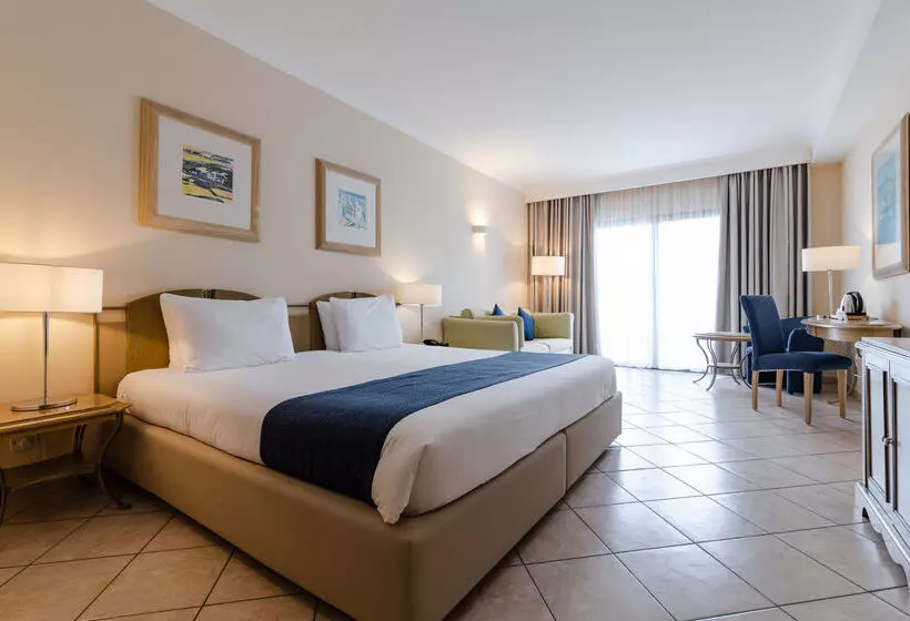 Maritim Antonine Hotel & Spa