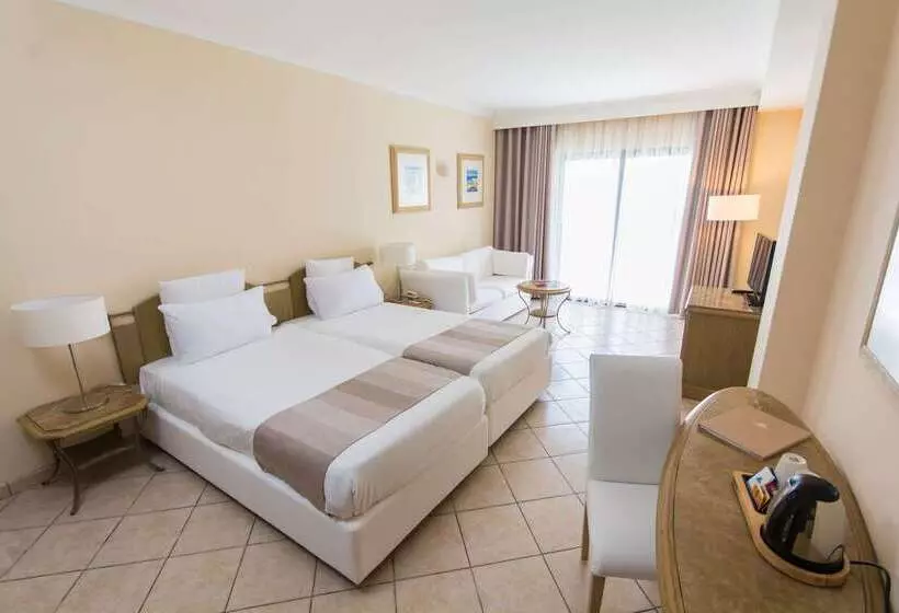 Maritim Antonine Hotel & Spa