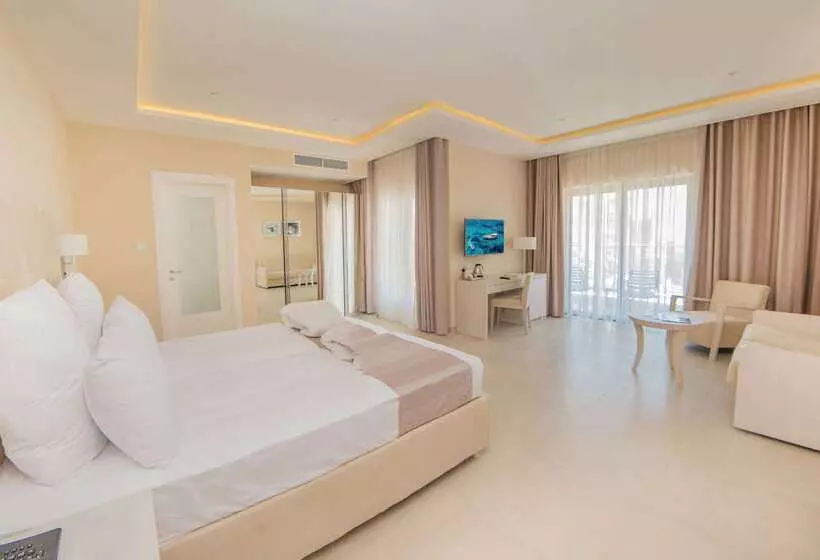 Maritim Antonine Hotel & Spa