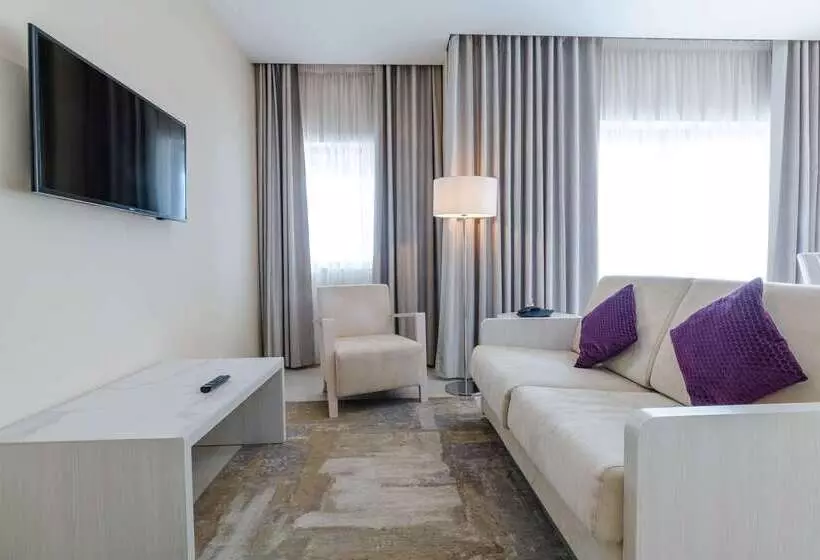 Maritim Antonine Hotel & Spa