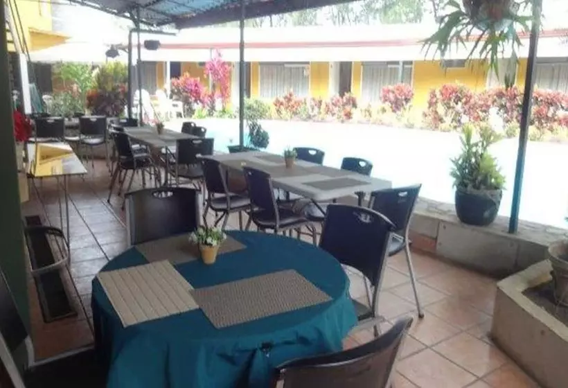 호텔 Puerta Del Sol  San Jose Airport