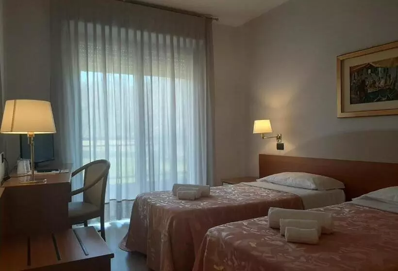 Отель Roero Park