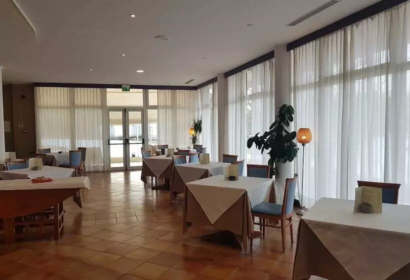 Отель Roero Park