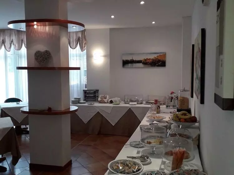 Отель Roero Park