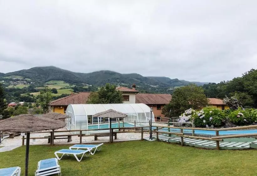 Отель & Spa Villa De Mestas