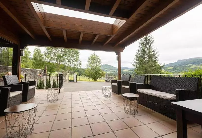 Отель & Spa Villa De Mestas