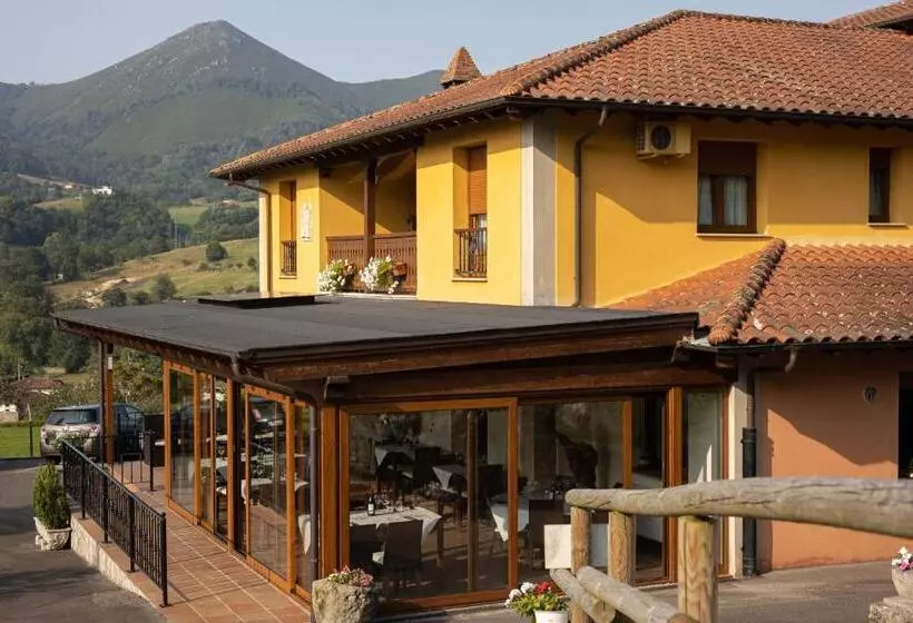 Отель & Spa Villa De Mestas