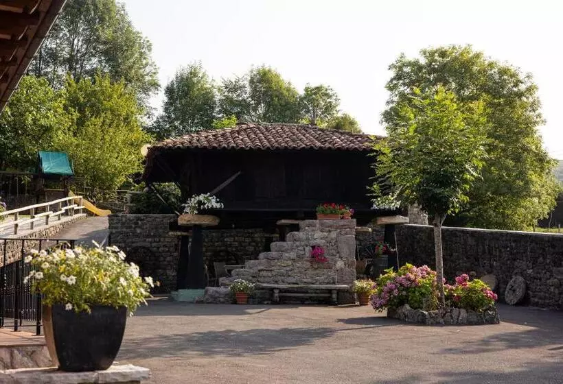 Отель & Spa Villa De Mestas