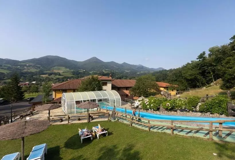 Отель & Spa Villa De Mestas