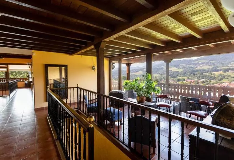 Отель & Spa Villa De Mestas