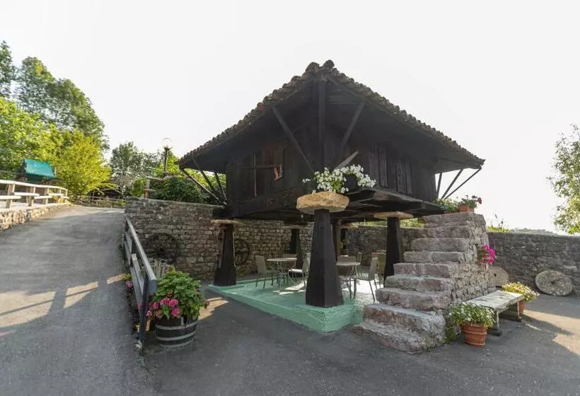 Отель & Spa Villa De Mestas