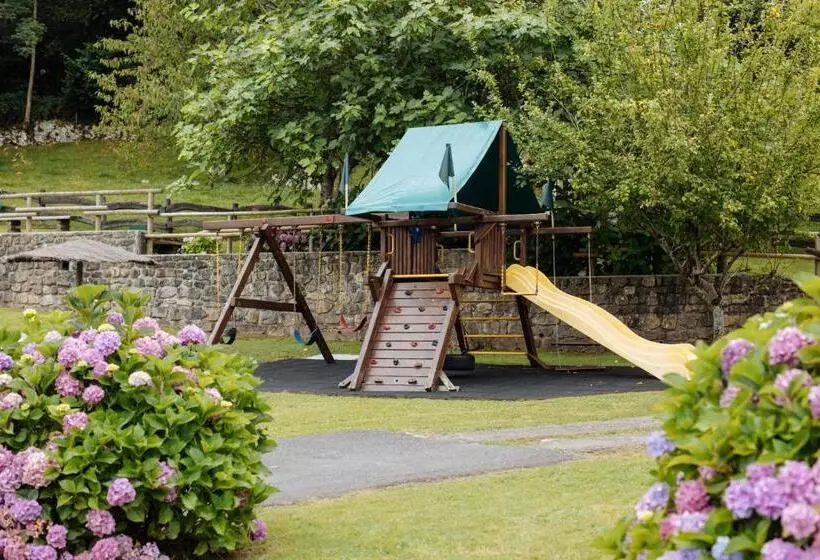 Отель & Spa Villa De Mestas