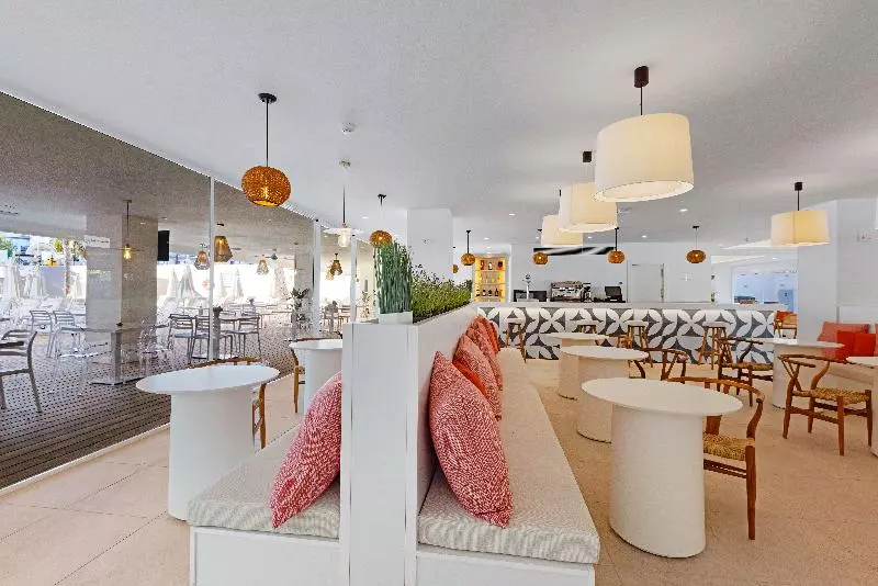 Palmanova Beach Apartments by TRH