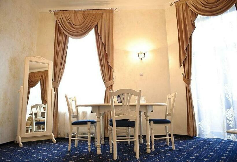 هتل Carol Vatra Dornei