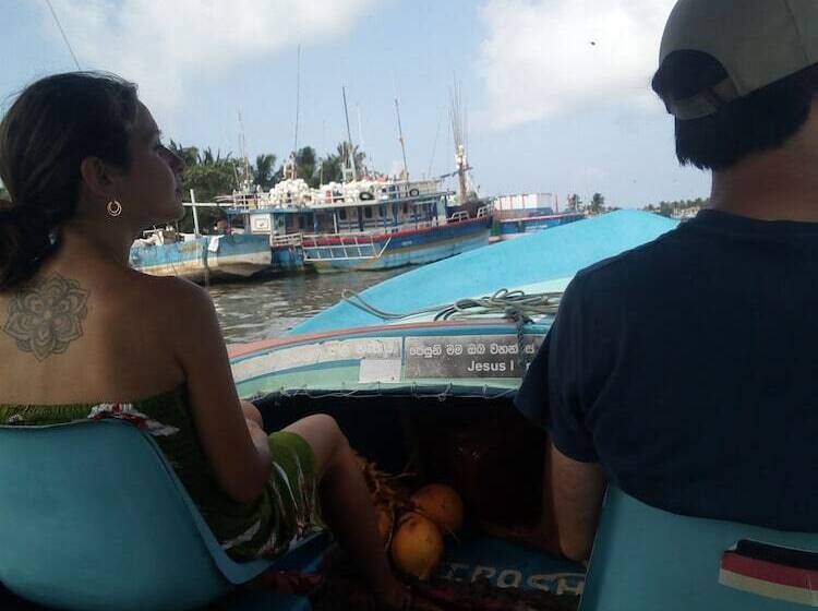 Отель Gloriya Mathews