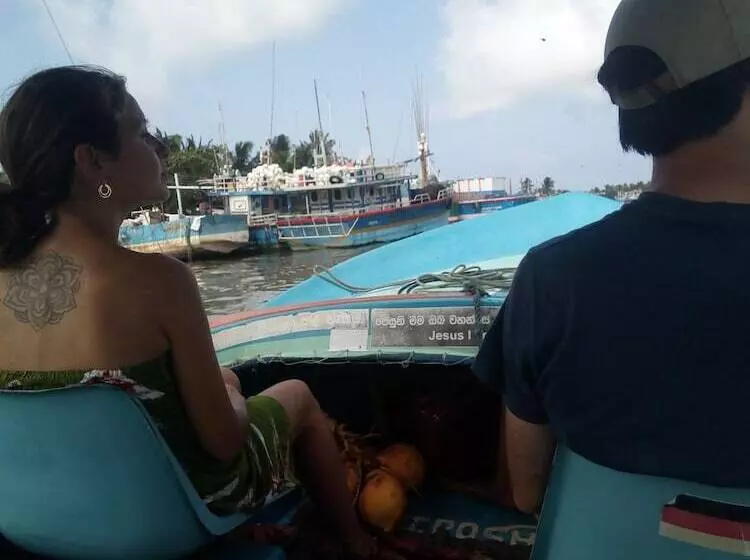 هتل Gloriya Mathews