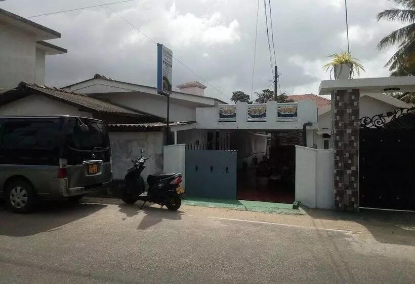 هتل Gloriya Mathews