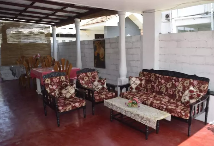 هتل Gloriya Mathews