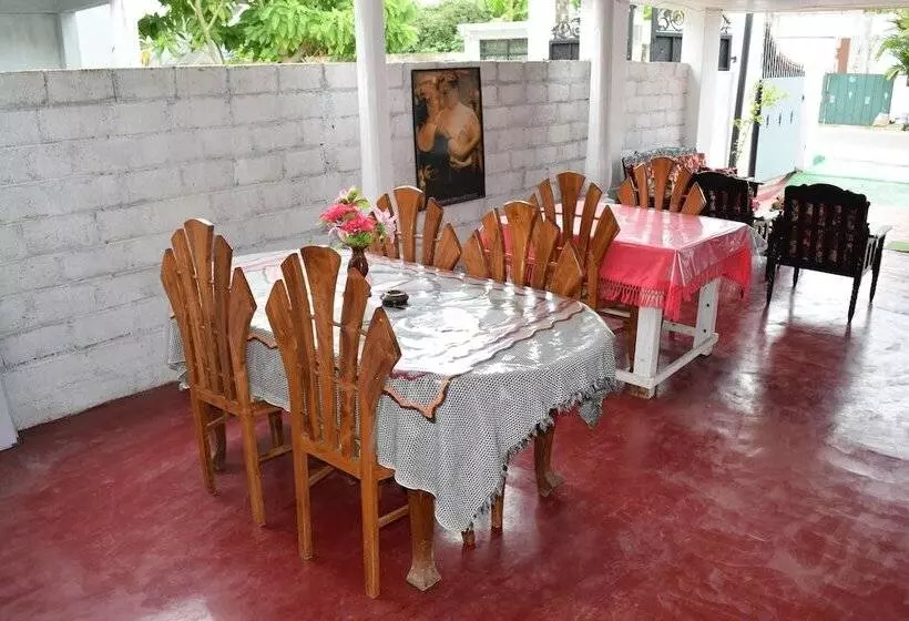 هتل Gloriya Mathews