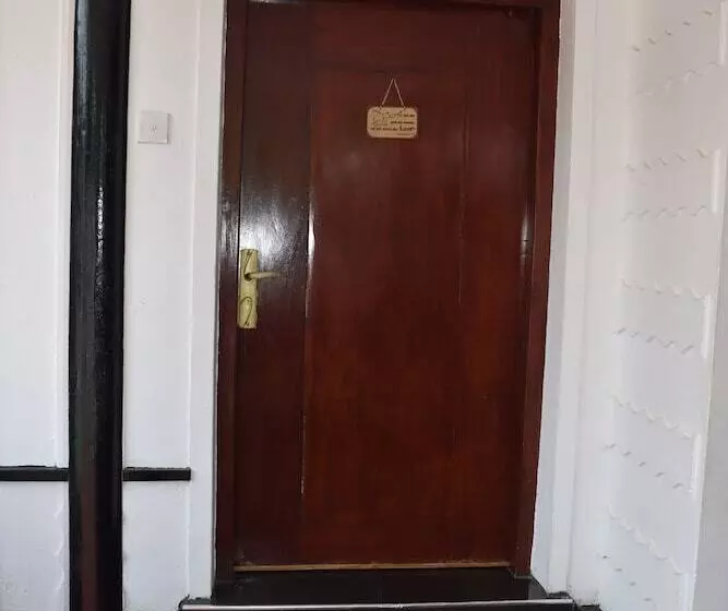 هتل Gloriya Mathews