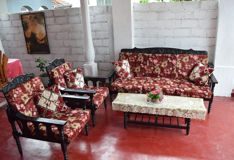 Отель Gloriya Mathews