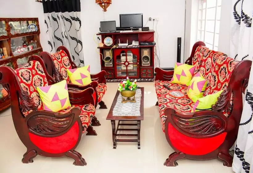 هتل Gloriya Mathews