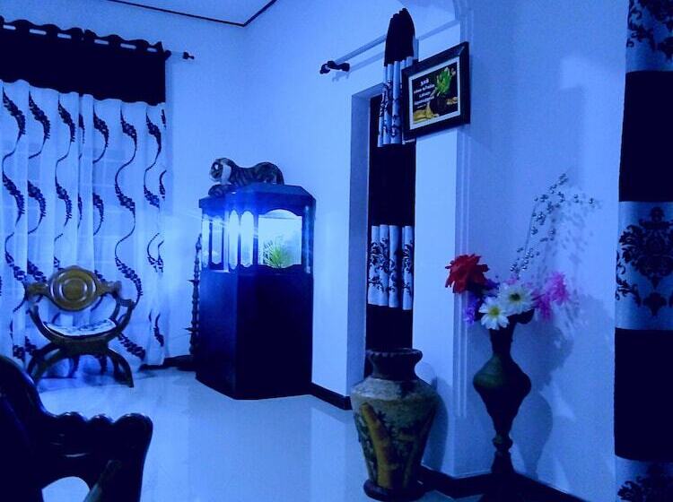 Отель Gloriya Mathews