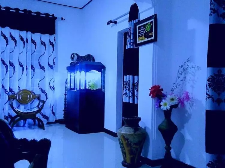 هتل Gloriya Mathews