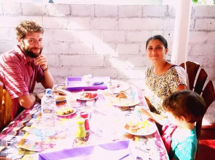 هتل Gloriya Mathews