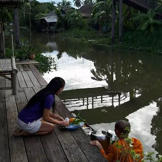 هتل Baan Suanaomsuk