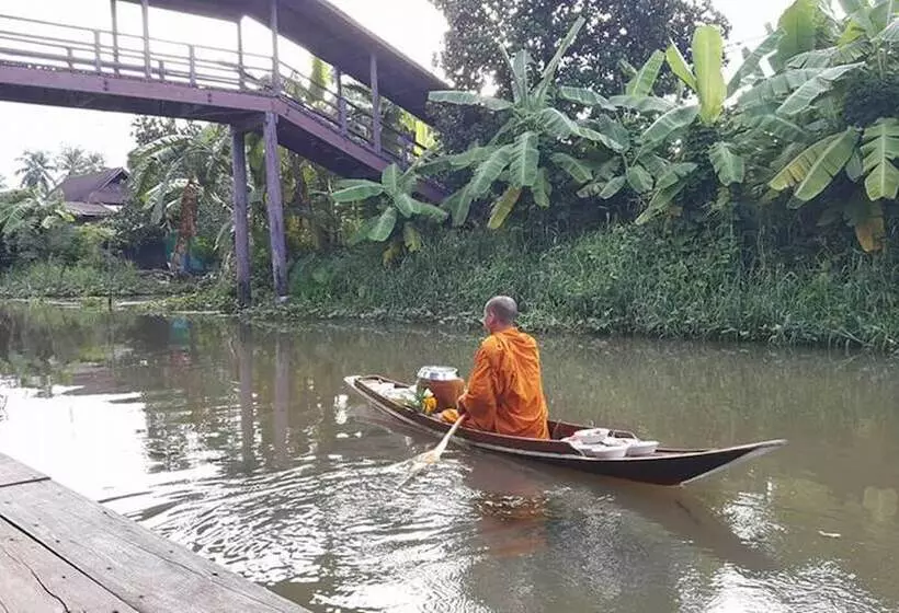 هتل Baan Suanaomsuk