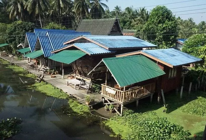 هتل Baan Suanaomsuk