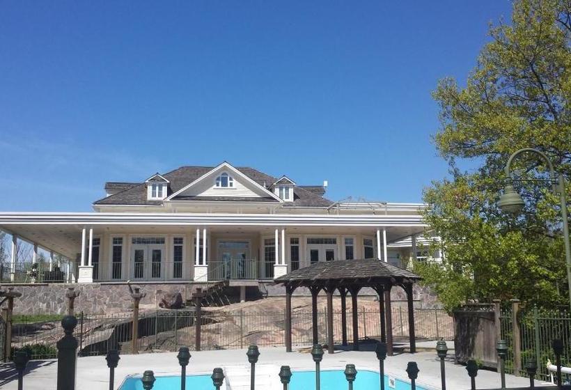 호텔 The Burleigh Falls Inn & Suites