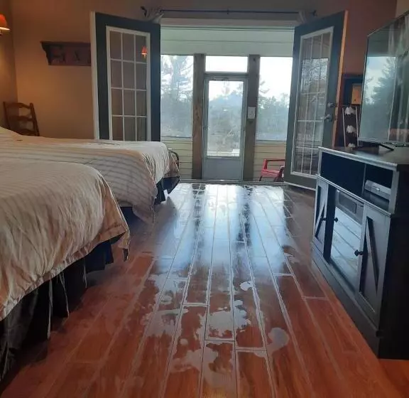 Hotelli The Burleigh Falls Inn & Suites