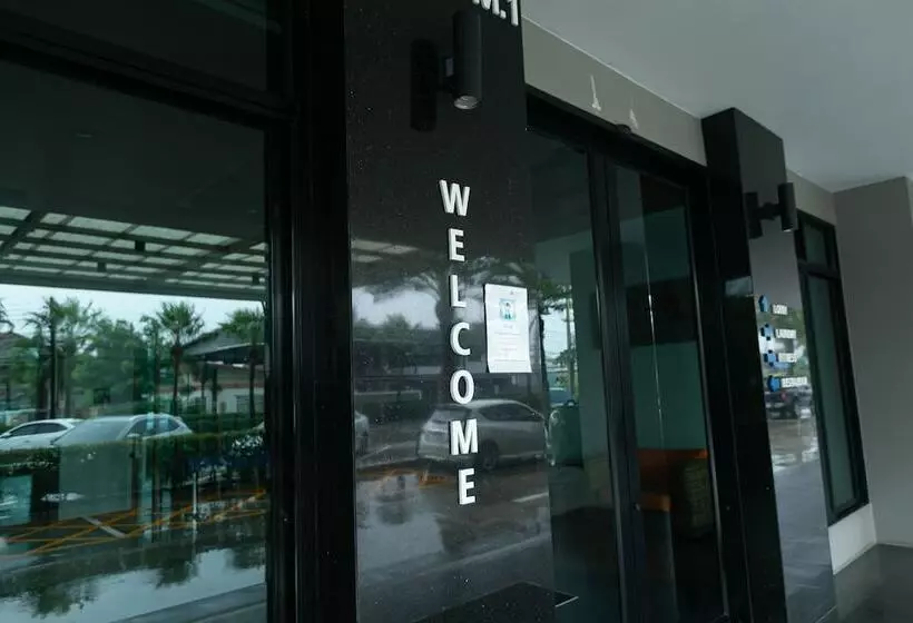ホテル Farthai Residence