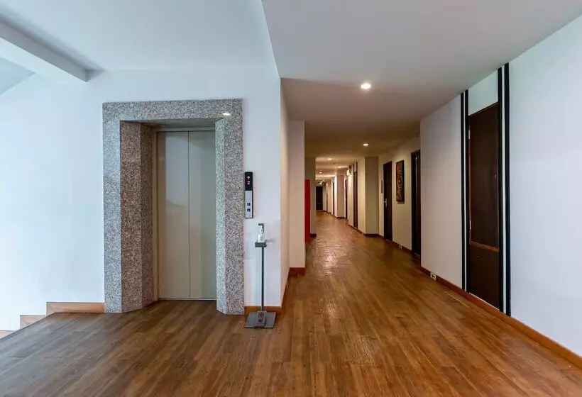 ホテル Farthai Residence