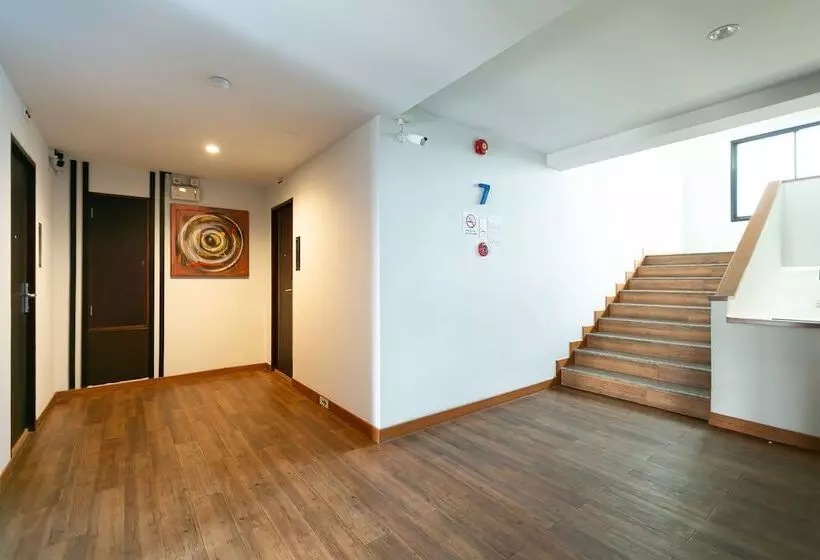 ホテル Farthai Residence