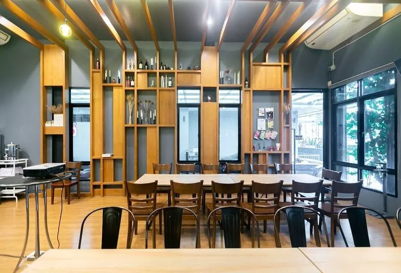 ホテル Farthai Residence