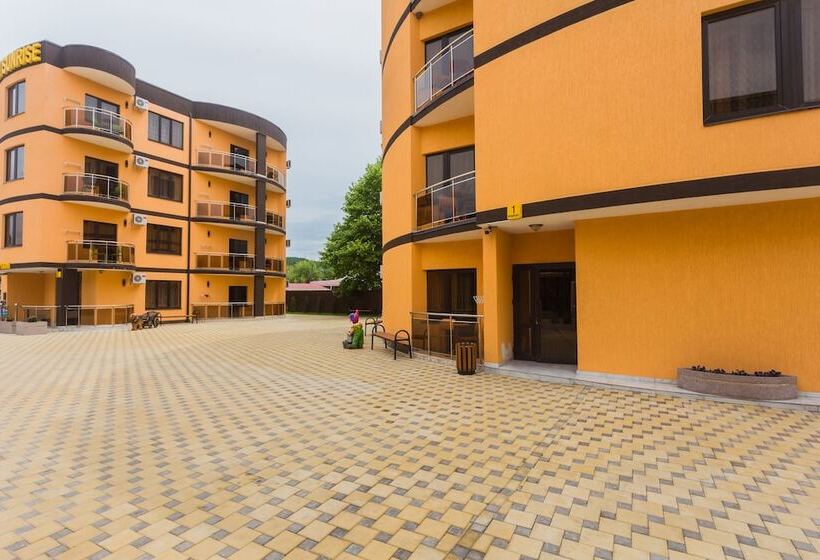 فندق Golden Sunrise