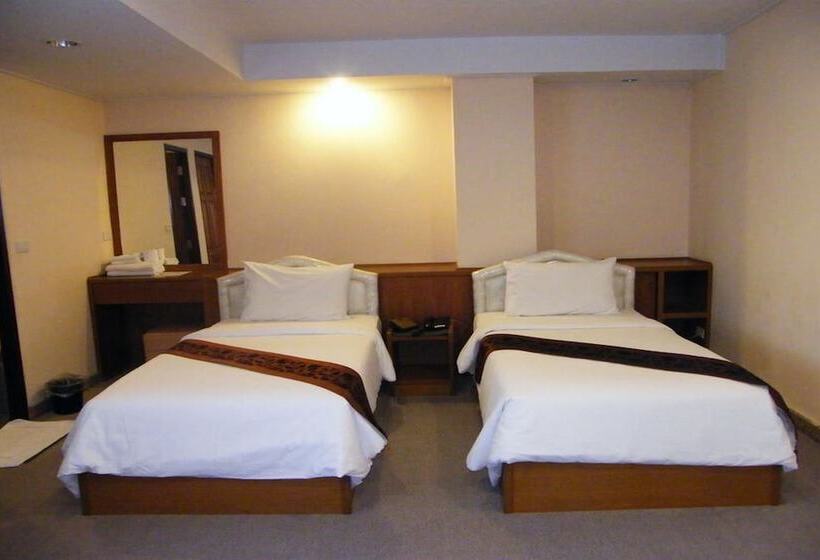 Отель Grand Leo