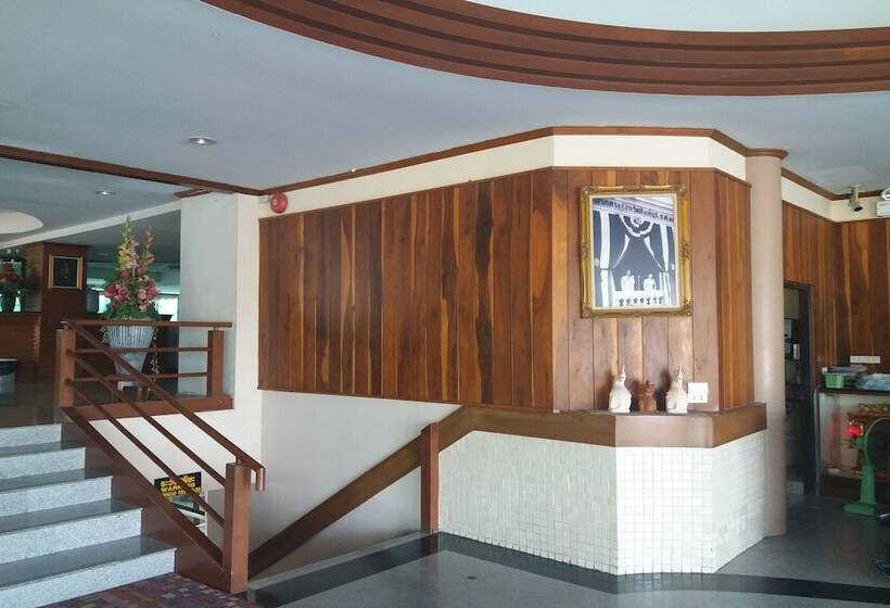 Отель Grand Leo