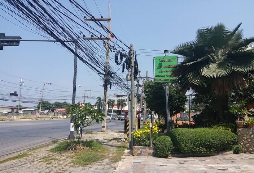 Отель Grand Leo